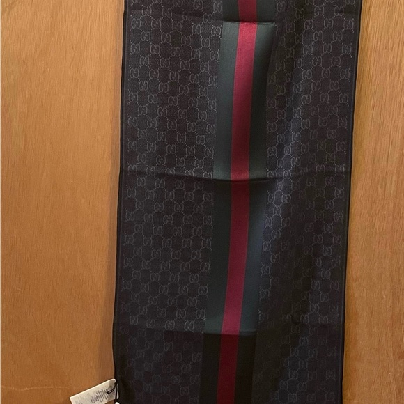 ***SOLD**Gucci 147351 Dark Grey GG  Red Green Stripe Wool Scarf Muffler - Picture 8 of 11